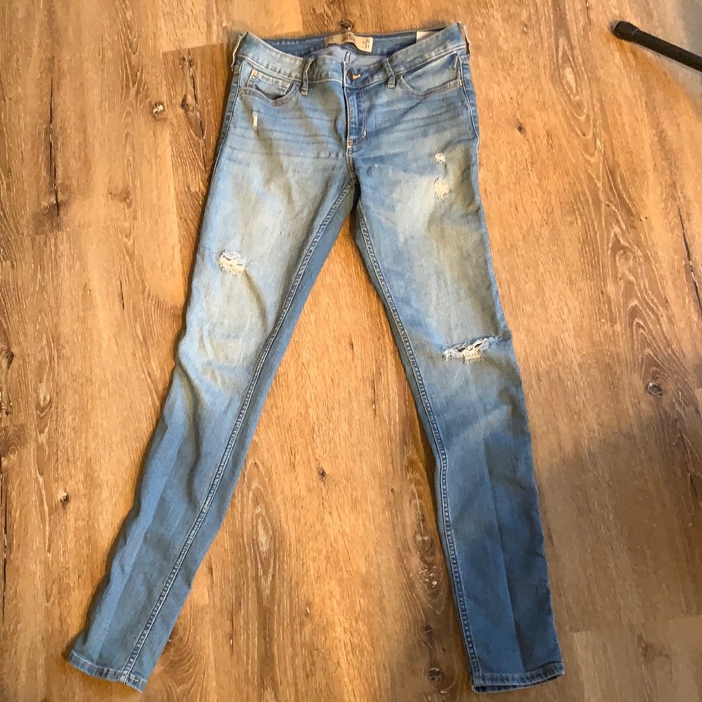 Women’s Hollister jeans size waist 28 length 31